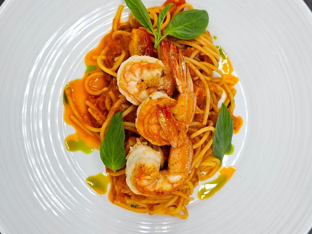 สปาเก็ตตี้กุ้งซอสมะเขือเทศ