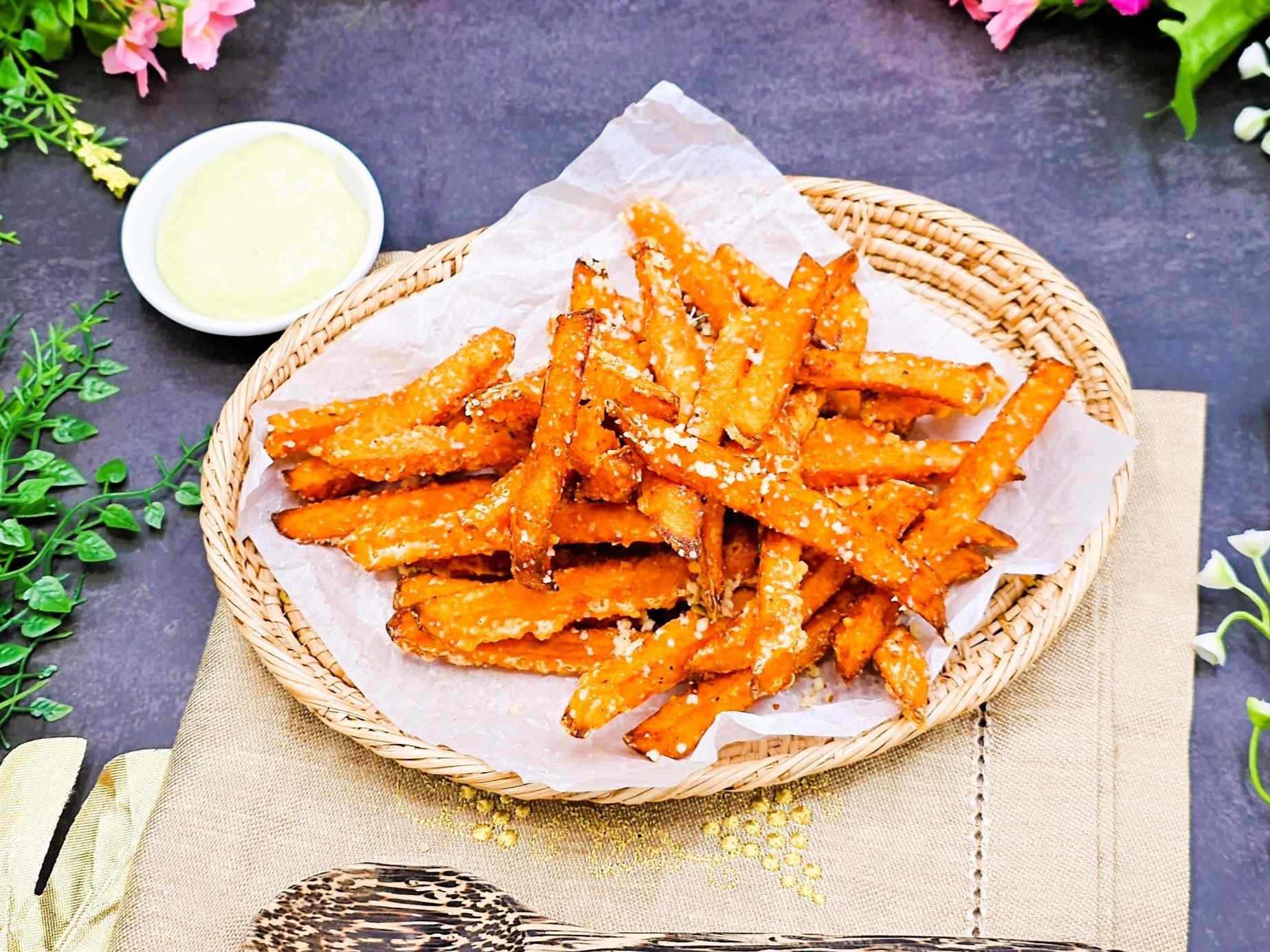 มันฝรั่งหวานทอดกับน้ำมันทรัฟเฟิลและพาร์เมซาน