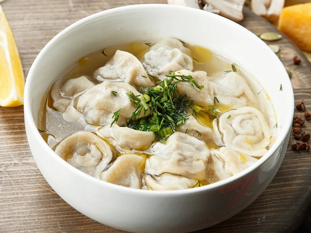 เกี๊ยวอูราลในน้ำซุปไก่