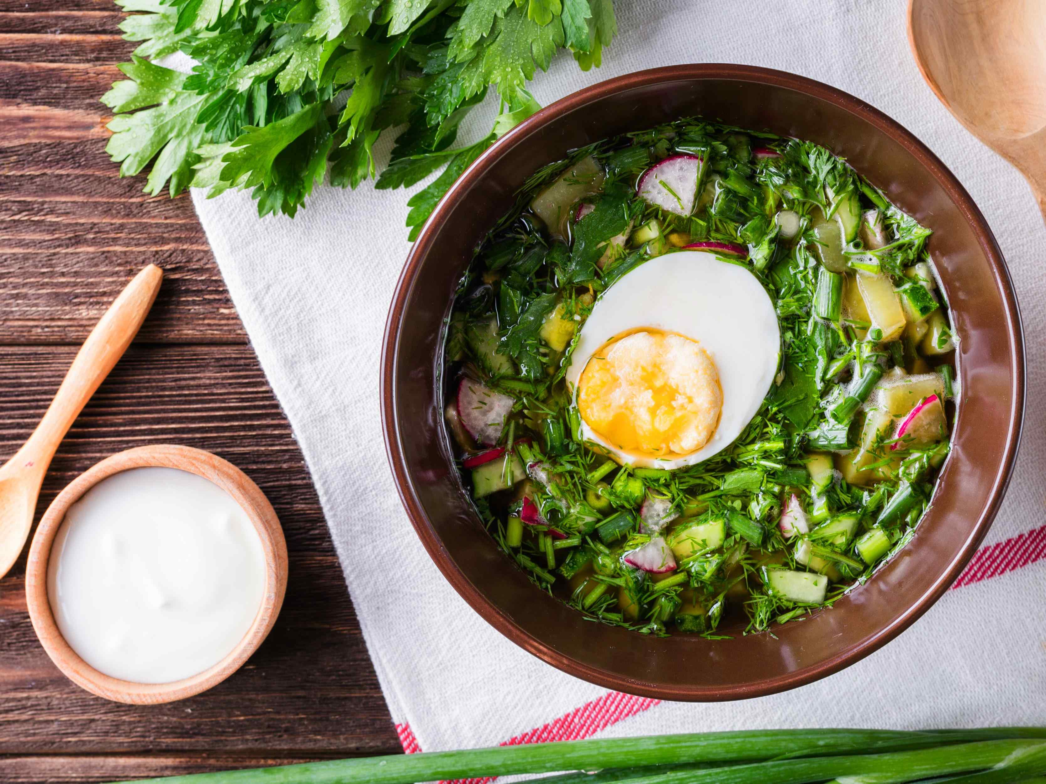 โอโครชก้าบนควาสโฮมเมดพร้อมแฮมรมควัน