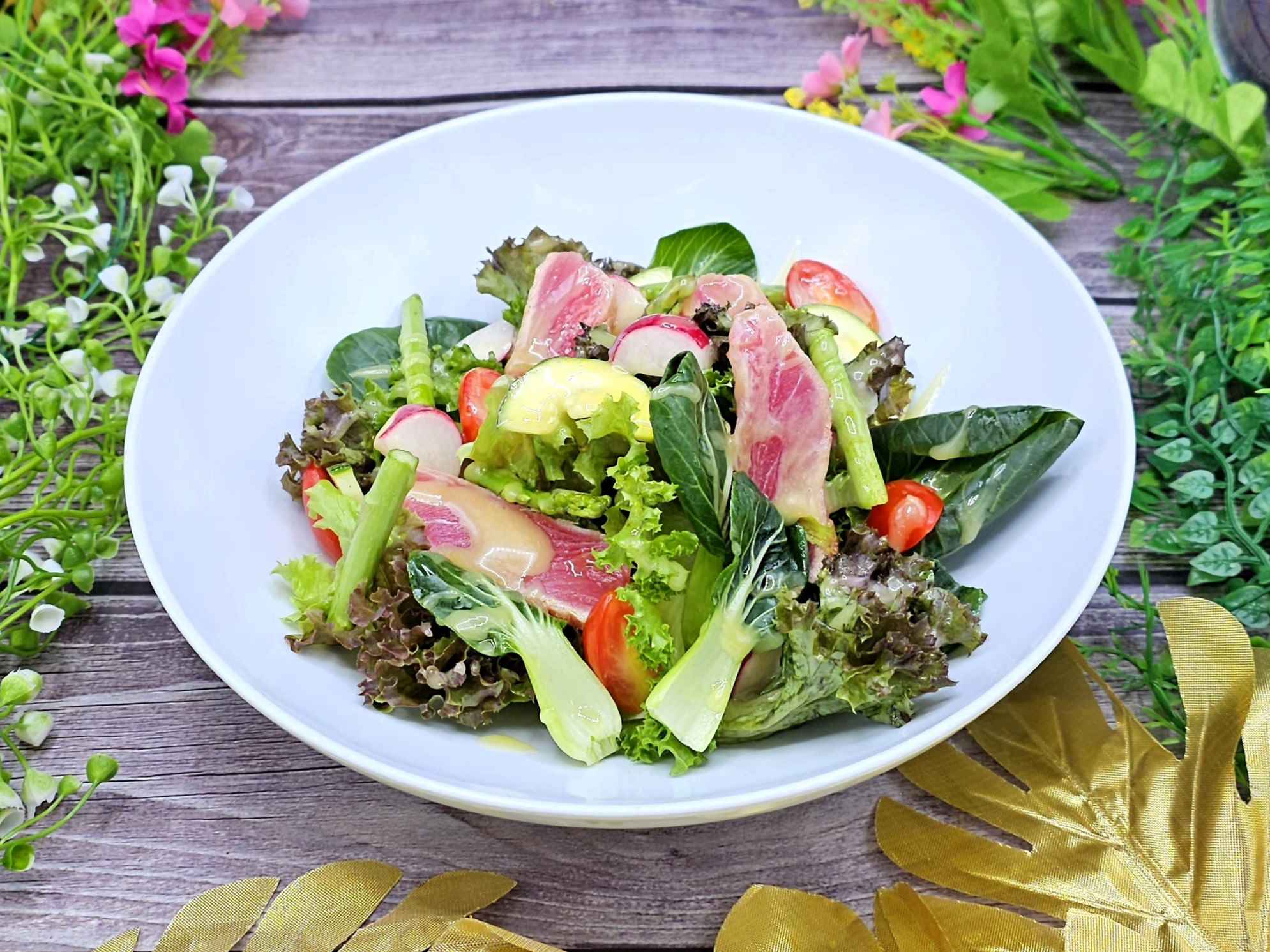 สลัดทูน่าย่าง