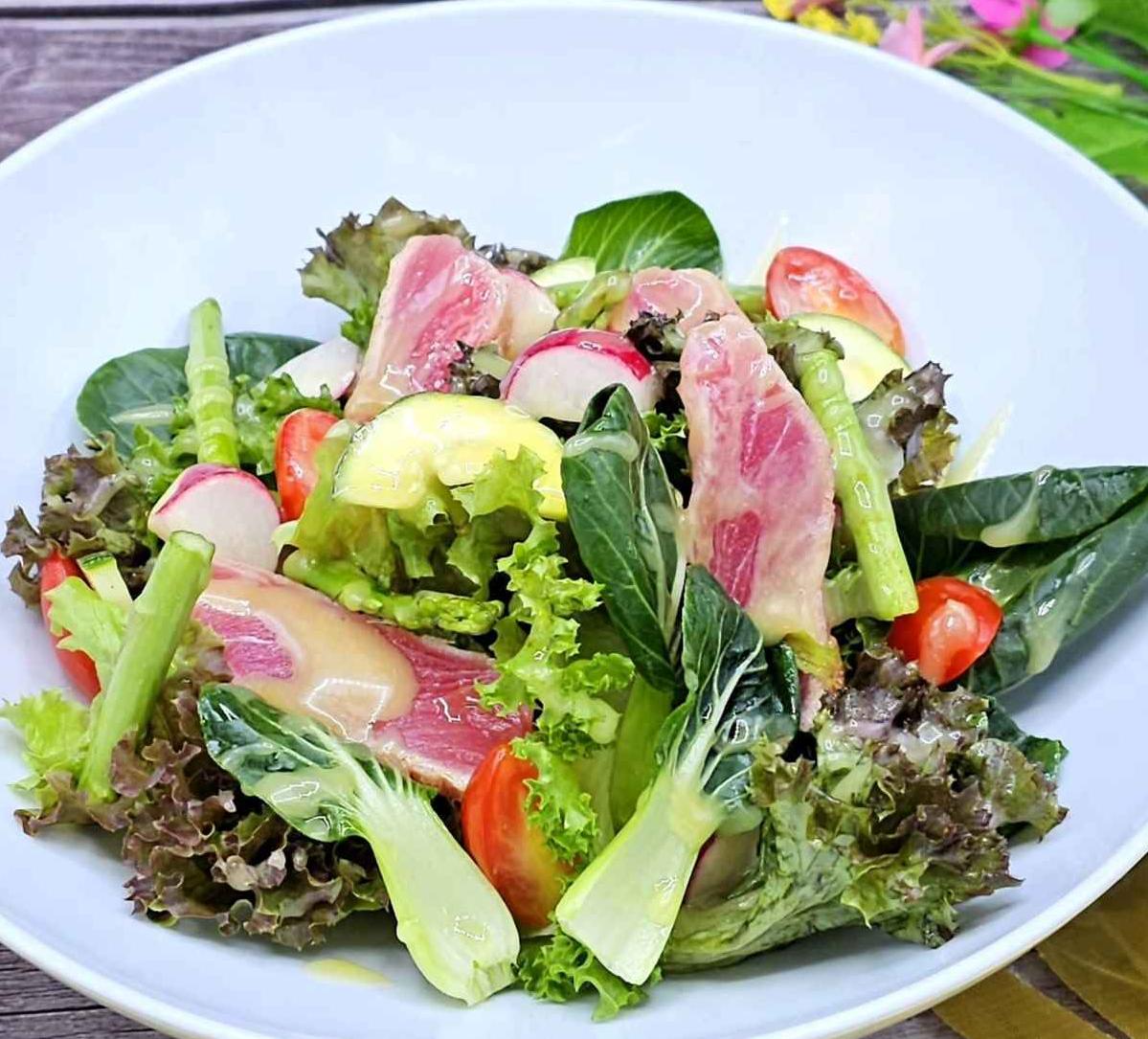 สลัดทูน่าย่าง