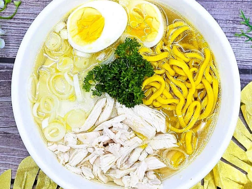 ซุปไก่ใส่บะหมี่