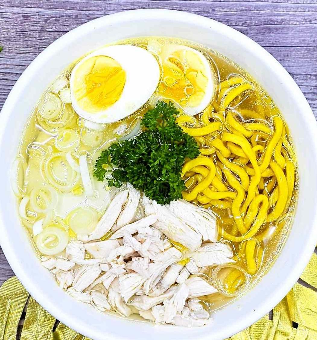 ซุปไก่ใส่บะหมี่
